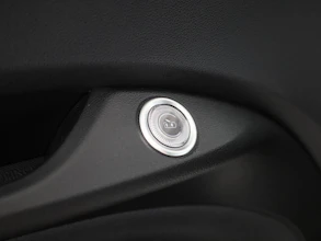 https://vehicle.imgix.net/4375990/53d1b8ad-2ed4-43a7-a8f4-df631bb8b640.jpg