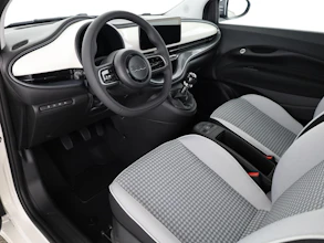 https://vehicle.imgix.net/4375990/54ba460a-612a-44ba-990e-af8533dae14d.jpg