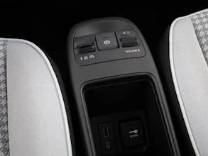 https://vehicle.imgix.net/4375990/6e76e5bf-b6c6-4cf9-8ed8-41ef885e9210.jpg