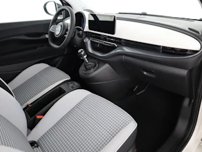 https://vehicle.imgix.net/4375990/a657a428-f06e-4830-81a7-3a78fdc615a3.jpg