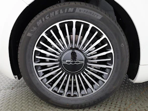 https://vehicle.imgix.net/4375990/ff58171e-512c-414d-8867-851aaa6bee16.jpg