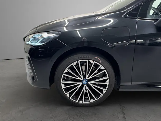 BMW 230e xDrive paddles Active Tourer