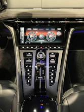 immagine del veicolo ASTON MARTIN DB12 Coupé 4.0 S V8 Bi-Turbo
