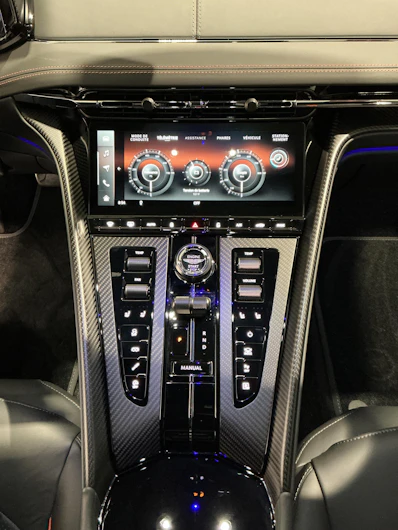 immagine del veicolo ASTON MARTIN DB12
