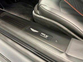 https://vehicle.imgix.net/4376083/4d261749-a716-4cf1-9867-0037f375ecd6.jpg