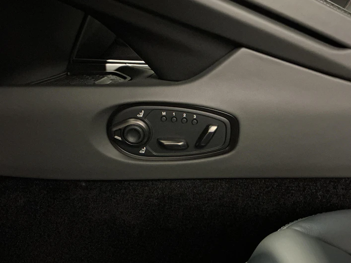 immagine del veicolo ASTON MARTIN DB12