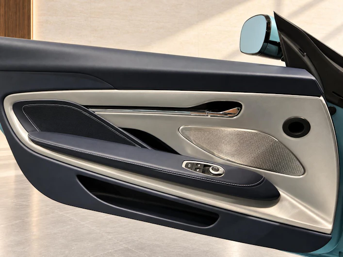 immagine del veicolo ASTON MARTIN DB12
