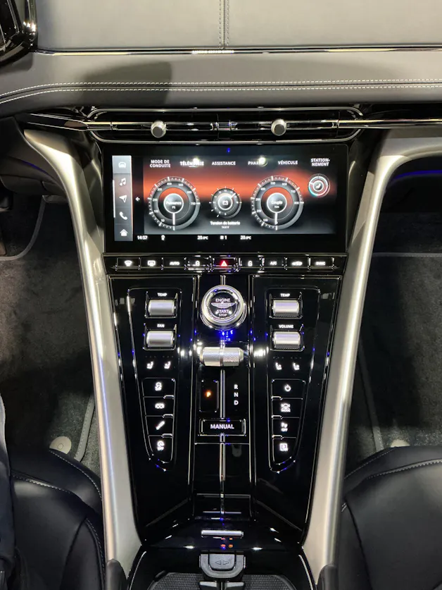 ASTON MARTIN DB12 Coupé 4.0 S V8 Bi-Turbo