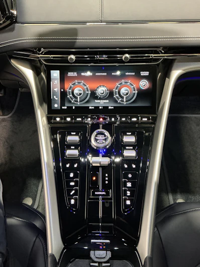 immagine del veicolo ASTON MARTIN DB12