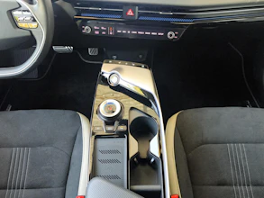 https://vehicle.imgix.net/4376178/a31f56be-4714-4e92-a4e4-58d1d2dead7d.jpg