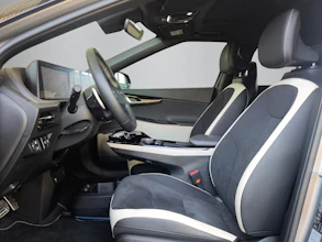 https://vehicle.imgix.net/4376178/c8bc2ca3-7193-42d7-b15c-d41aa86960eb.jpg