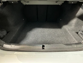 https://vehicle.imgix.net/4376189/4adcf56f-14b4-4ede-96d1-2c928fbcffd9.jpg