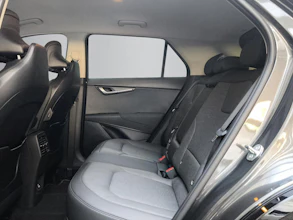 https://vehicle.imgix.net/4376240/3b8924dc-1b0c-424d-9fba-b423cc3bc01b.jpg