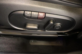 https://vehicle.imgix.net/4376260/500a49fc-37b0-4cf4-980d-db9d9f873bd5.JPG