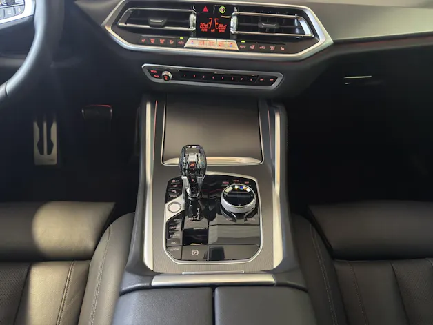 BMW X6 M50i