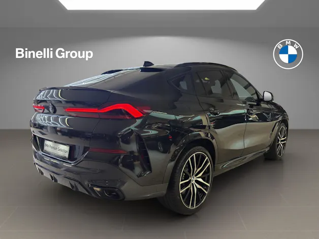 BMW X6 M50i