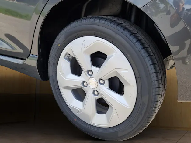 Suzuki Swift 1.2 Sakura Hybrid 4x4