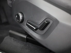 https://vehicle.imgix.net/4376497/0d07446e-6994-406c-9270-ba538ba7519f.jpg
