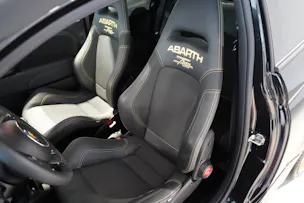 Fiat 695 Abarth 1.4 T-Jet 180 75 Anniversario
