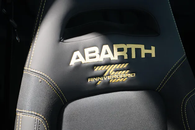 Fiat 695 Abarth 1.4 T-Jet 180 75 Anniversario