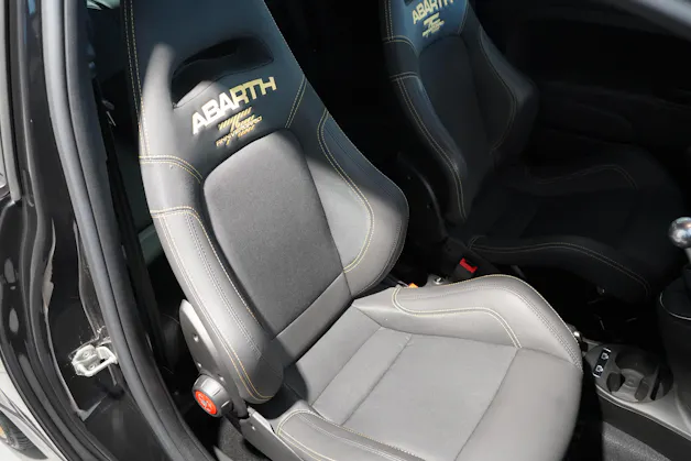 Fiat 695 Abarth 1.4 T-Jet 180 75 Anniversario