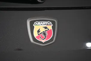 Fiat 695 Abarth 1.4 T-Jet 180 75 Anniversario