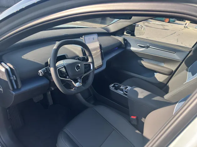 Volvo EX30 CC E60 Twin Performance AWD