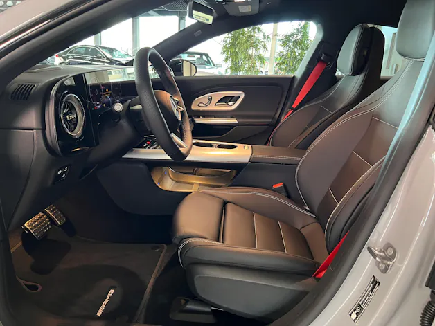 Mercedes-Benz CLA 220 4Matic 8G-DCT