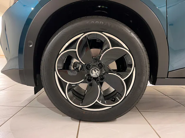 Alfa Romeo Junior 1.2 48V Hybrid Q4