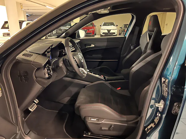 Alfa Romeo Junior 1.2 48V Hybrid Q4