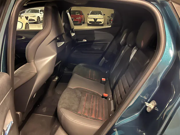 Alfa Romeo Junior 1.2 48V Hybrid Q4
