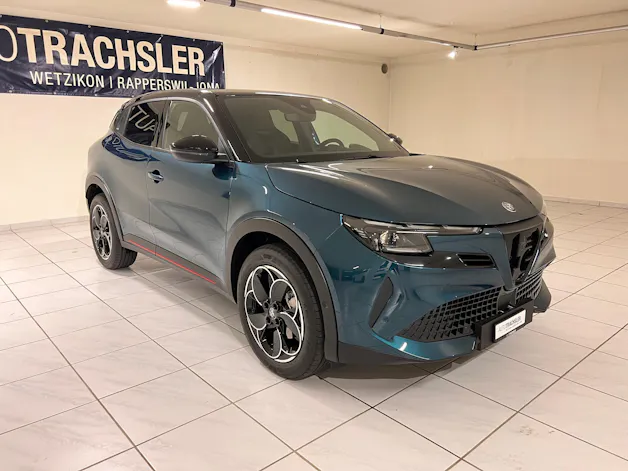 Alfa Romeo Junior 1.2 48V Hybrid Q4