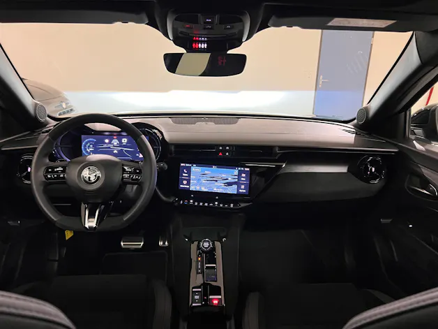 Alfa Romeo Junior 1.2 48V Hybrid Q4