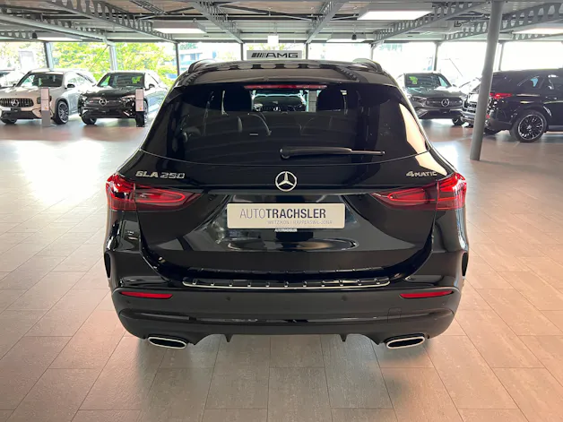 Mercedes-Benz GLA 250 4Matic 8G-DCT Swiss Star