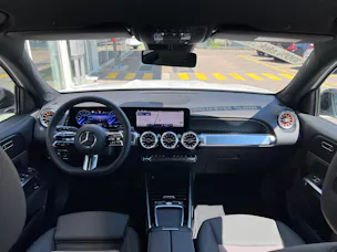 Mercedes-Benz EQB 300 4Matic Swiss Star