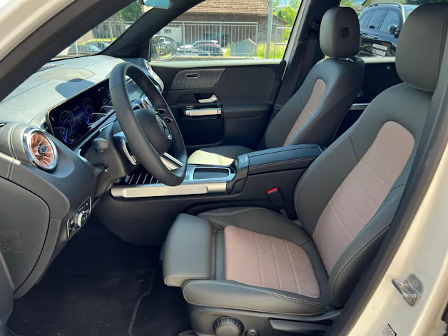 Mercedes-Benz EQB 300 4Matic Swiss Star