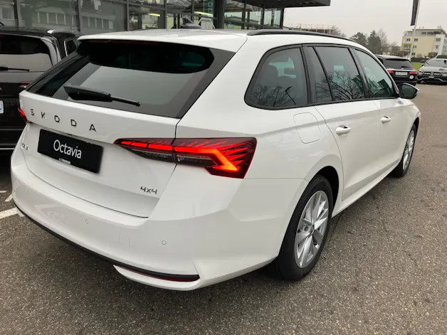Škoda Octavia Combi 2.0 TSI DSG Selection 4x4