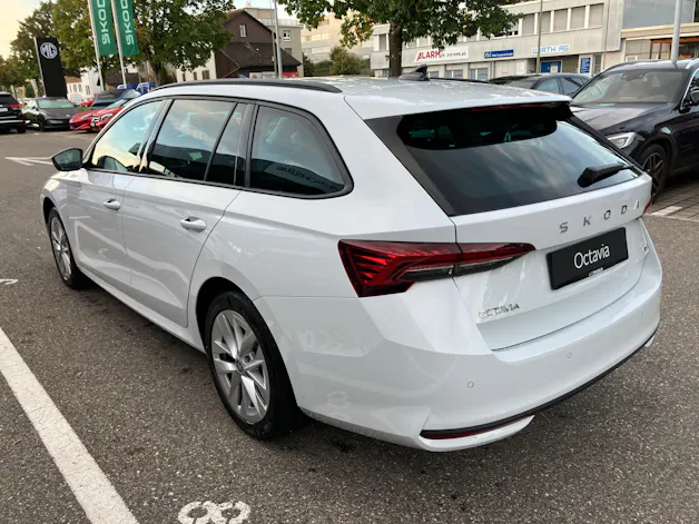 SKODA Octavia Combi 2.0 TSI DSG Selection 4x4