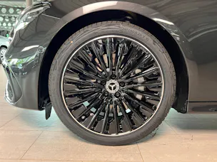 Mercedes-Benz E 200 9G-Tronic 4Matic