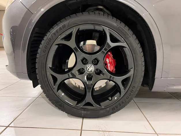 Alfa Romeo Stelvio 2.0 Veloce Premium Sky Q4