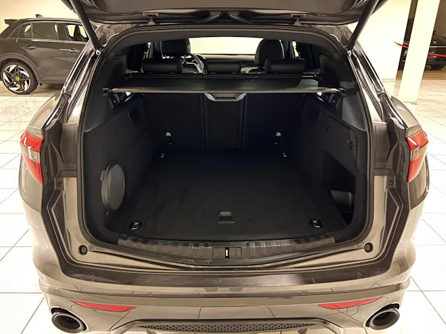 Alfa Romeo Stelvio 2.0 Veloce Premium Sky Q4