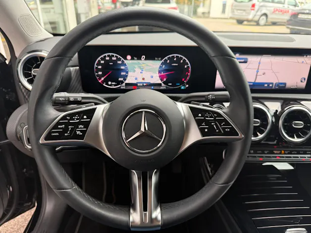 Mercedes-Benz A 180 7G-DCT