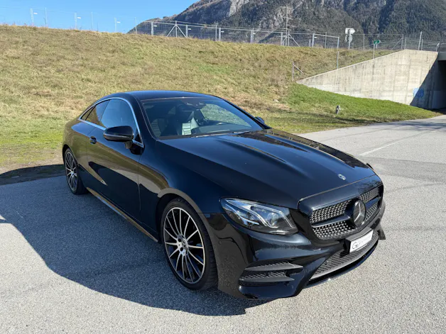 Mercedes-Benz E 200 Coupé AMG Line 4 Matic 9G-Tronic