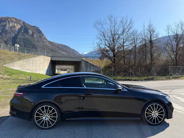 Mercedes-Benz E 200 Coupé AMG Line 4 Matic 9G-Tronic
