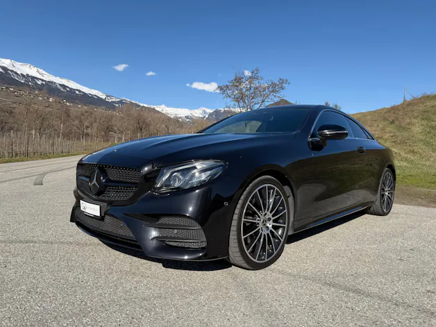 Mercedes-Benz E 200 Coupé AMG Line 4 Matic 9G-Tronic