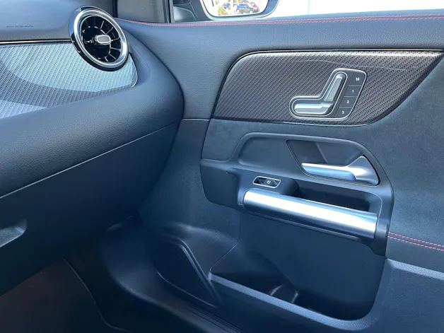 Mercedes-Benz GLA 200 AMG Line 7G-DCT
