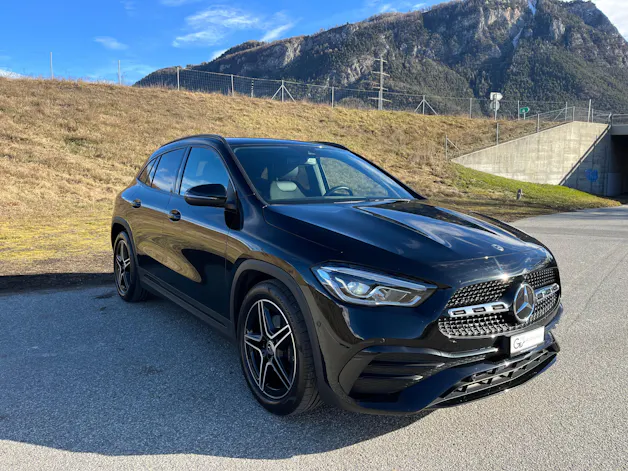 Mercedes-Benz GLA 200 AMG Line 7G-DCT