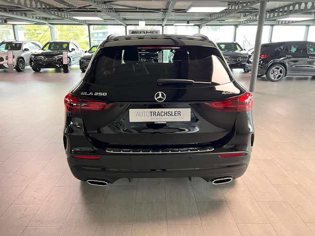 Mercedes-Benz GLA 250 4Matic 8G-DCT Swiss Star