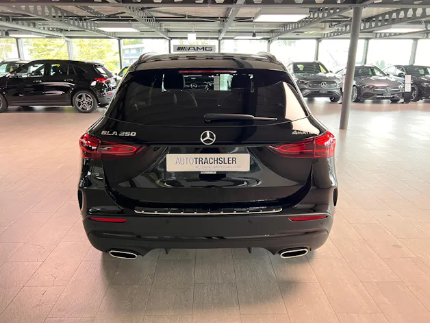 Mercedes-Benz GLA 250 4Matic 8G-DCT Swiss Star