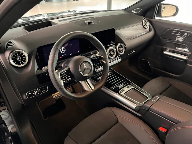 Mercedes-Benz GLA 250 4Matic 8G-DCT Swiss Star